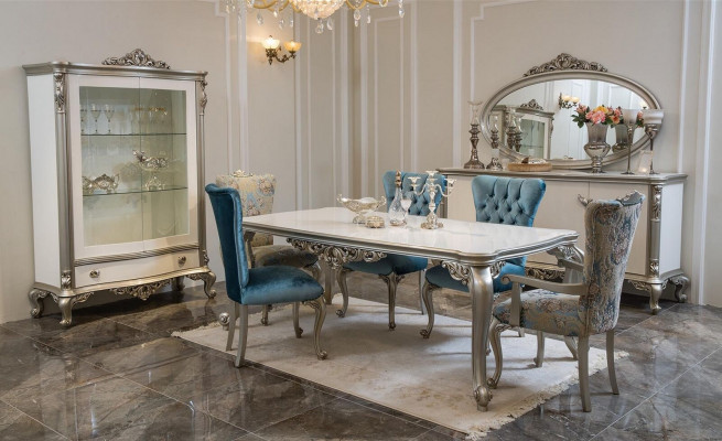 Magnificent dining table in classic design with exclusive tabletop.