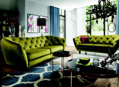 Three-seater sofa with a luxurious Chesterfield backrest in an elegant green tone